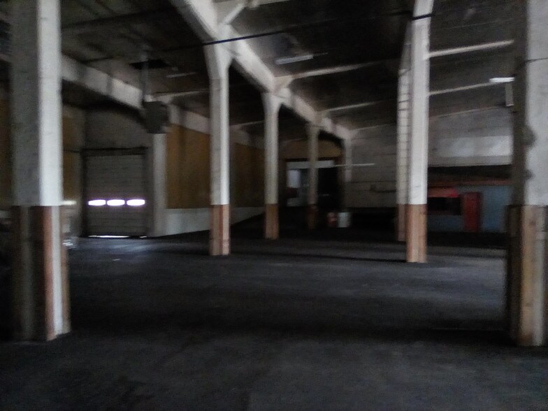 More Photos Of 2200 Terminal St, Niles Warehouse For Sale