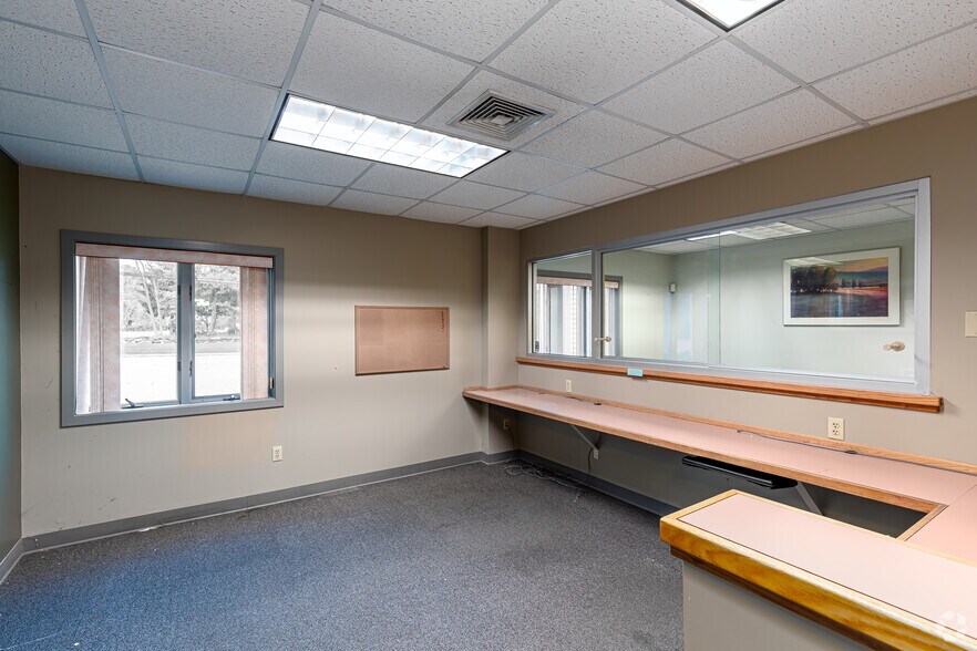 More Photos Of 31 Dow Rd, Plainfield Medical For Lease