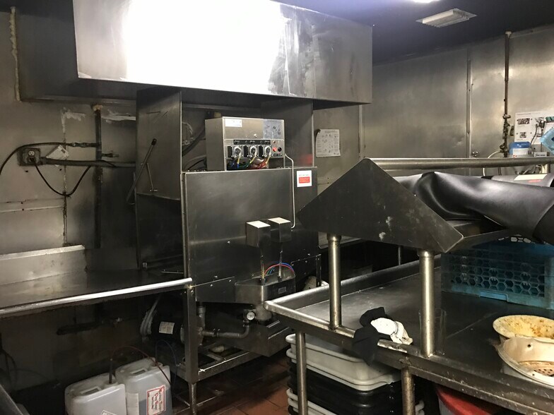 More Photos Of 1810-1818 S Young Cir, Hollywood Restaurant For Sale