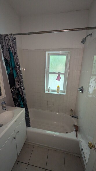More Photos Of 1874 Marloes Ave, Cleveland Apartments For Sale