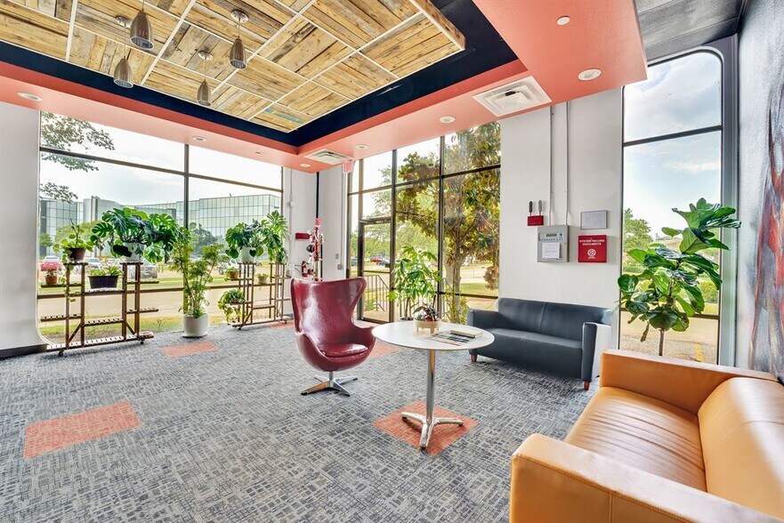 More Photos Of 1900 Jay Ell Dr, Richardson Flex For Lease