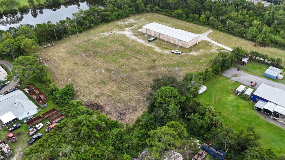 More Photos Of 4555 South St, Titusville Warehouse For Lease