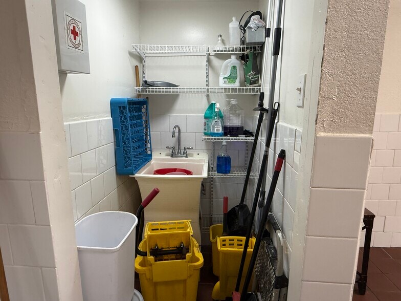 More Photos Of 5402 S Zarzamora St, San Antonio Restaurant For Sale