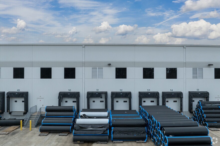 More Photos Of 300 Airtex Dr, Houston Distribution For Lease