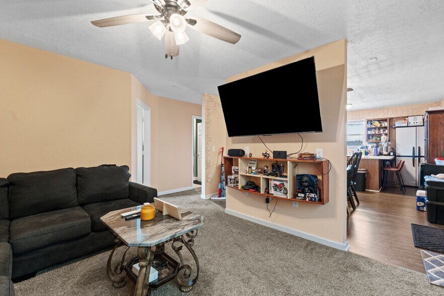 More Photos Of 808 Bypass Rd, Winchester Freestanding For Sale