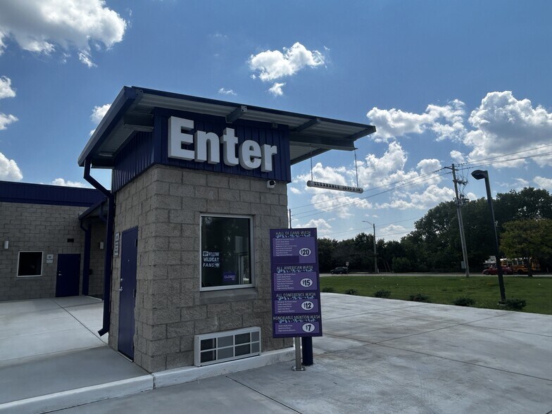 More Photos Of 1212 S Webb Rd, Wichita Carwash For Sale