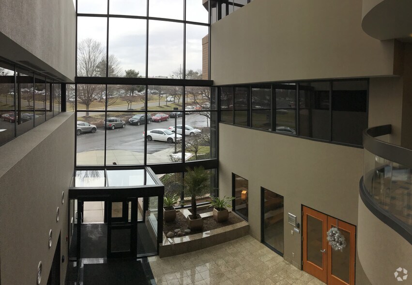 More Photos Of 300 W Wilson Bridge Rd, Worthington Office For Lease