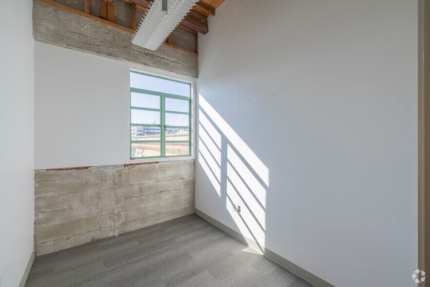 More Photos Of 380 Washington St, Oakland Unknown For Lease