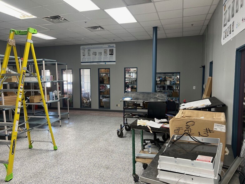 More Photos Of 3221 E Randol Mill Rd, Arlington Manufacturing For Lease