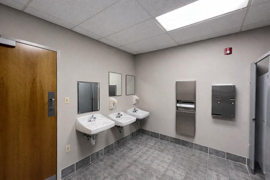 More Photos Of 37 Sandstone Cir, Jackson Medical For Lease