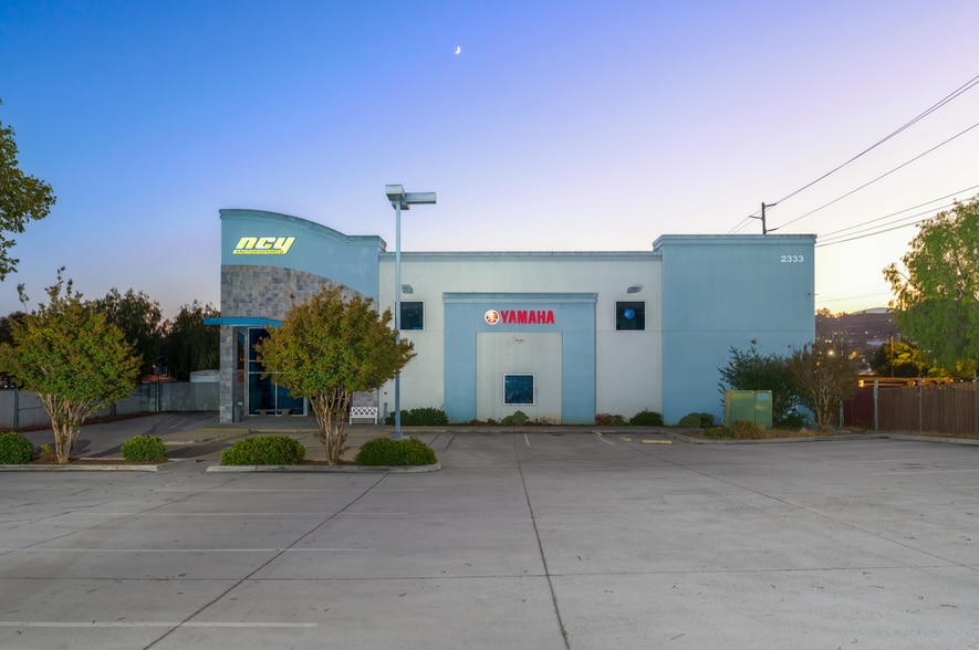 More Photos Of 2333 Montiel Rd, San Marcos Showroom For Lease