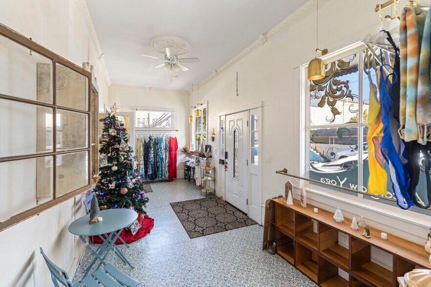 More Photos Of 145 N Market St, Wailuku Storefront Retail Residential For Lease