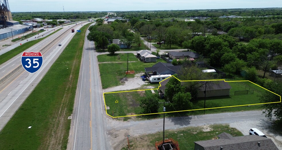 More Photos Of 401 I-35 Frontage rd, Valley View Land For Sale