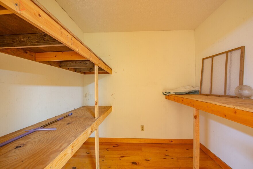 More Photos Of 641 Highland Ave, Vine Grove Freestanding For Sale