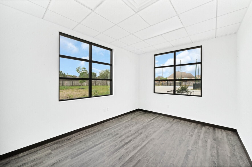 More Photos Of 12280 Broadway St, Pearland Office For Sale
