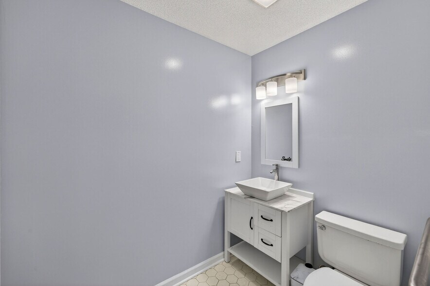 More Photos Of 104-H N Kerr Ave, Wilmington Office For Sale