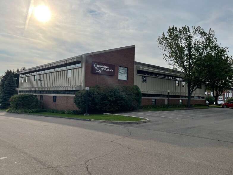 Primary Photo Of 32905 W 12 Mile Rd, Farmington Hills Medical For Sale