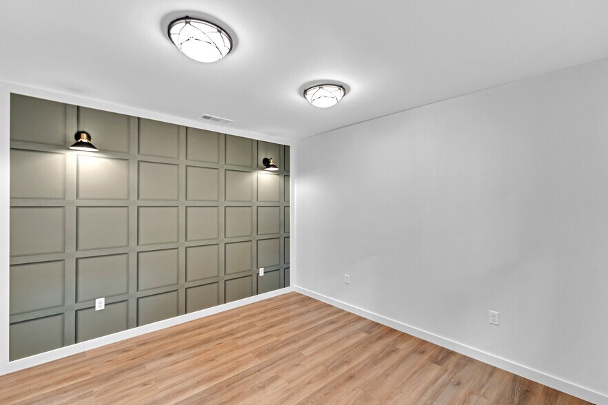 More Photos Of 13021 Harmon Rd, Fort Worth Flex For Lease