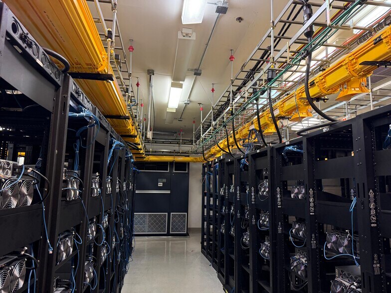 More Photos Of 4407 Alpha Rd, Dallas Industrial For Lease