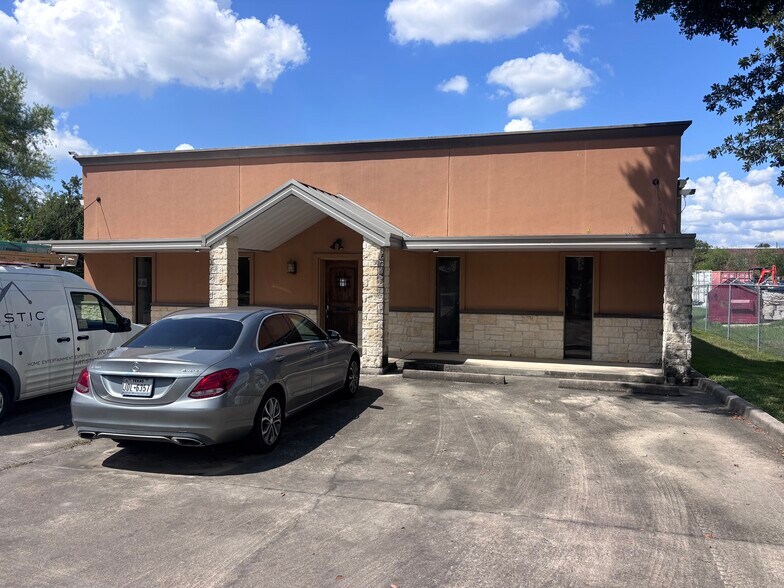 More Photos Of 10450 Cossey Rd, Houston Industrial For Sale