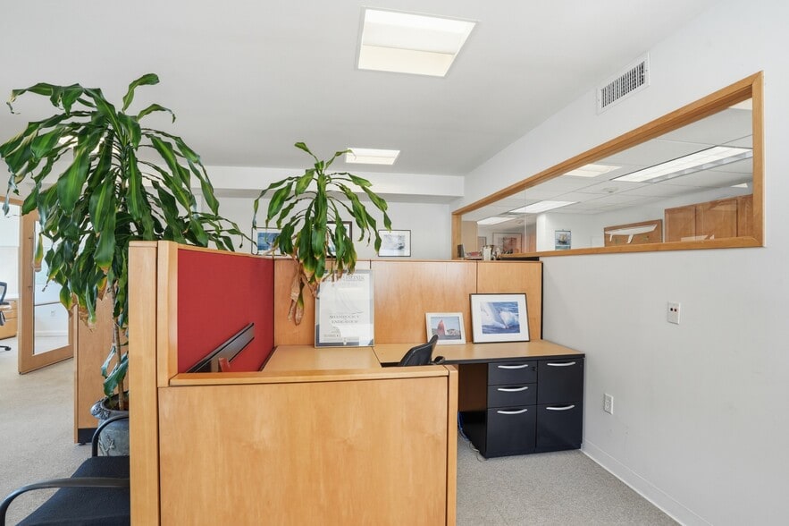 More Photos Of 19 John Clarke Rd, Middletown Office For Sale