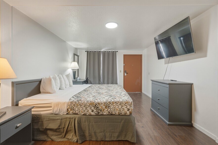 More Photos Of 311 E Main St, Vernal Hotel For Sale