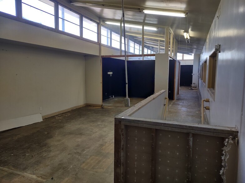 More Photos Of 104 W 10th St, Tracy Freestanding For Lease