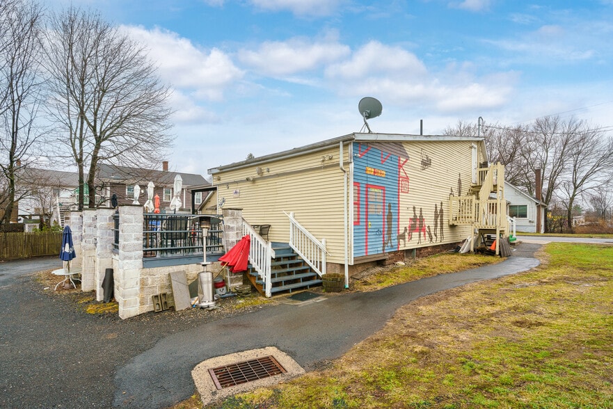 More Photos Of 1 Wall St, Cromwell Restaurant For Sale