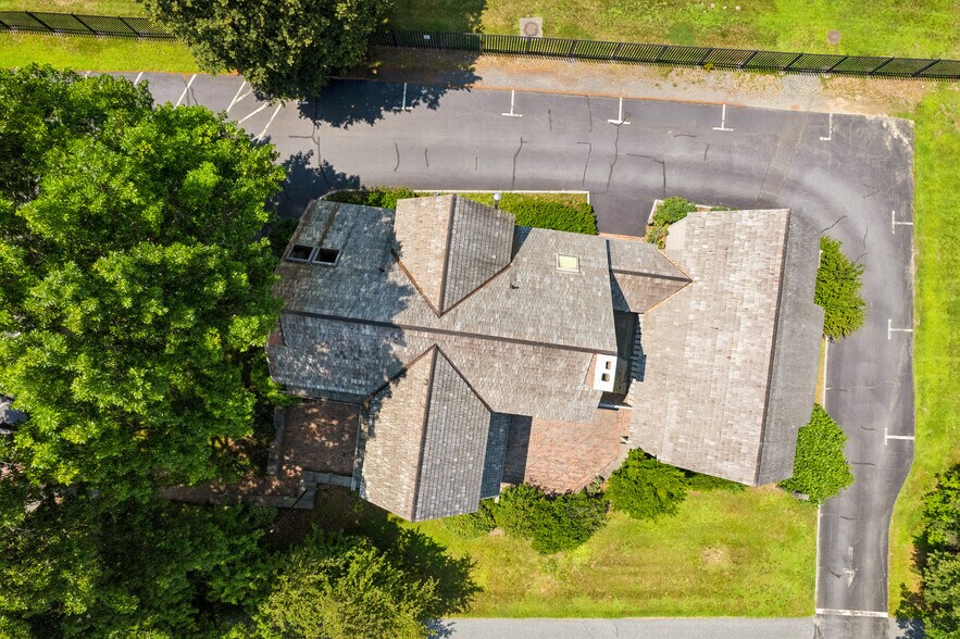 More Photos Of 68 Lyme Rd, Hanover Office Residential For Sale