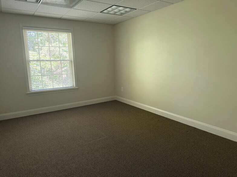 More Photos Of 9250-9254 Mosby St, Manassas Office For Sale