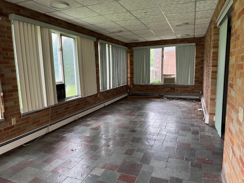 More Photos Of 89 E Genesee St, Auburn Flex For Sale