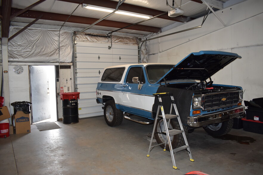 More Photos Of 831-841 Industrial Dr, Yukon Light Manufacturing For Sale