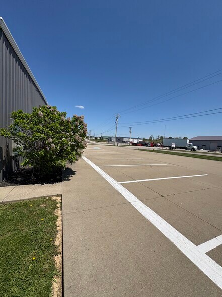 More Photos Of 66850 Executive Dr, Saint Clairsville Warehouse For Lease