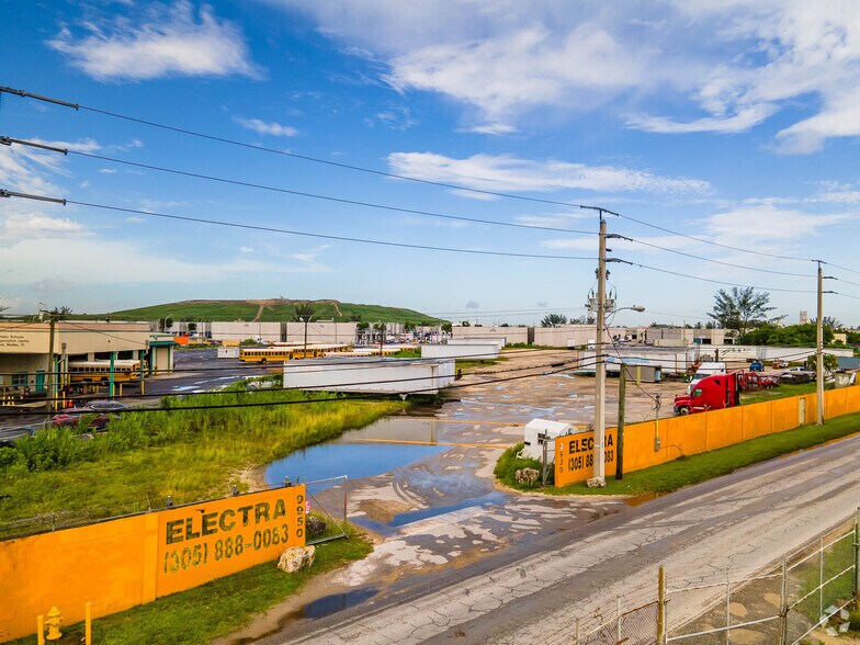 More Photos Of 9950 NW South River Dr, Medley Land For Lease