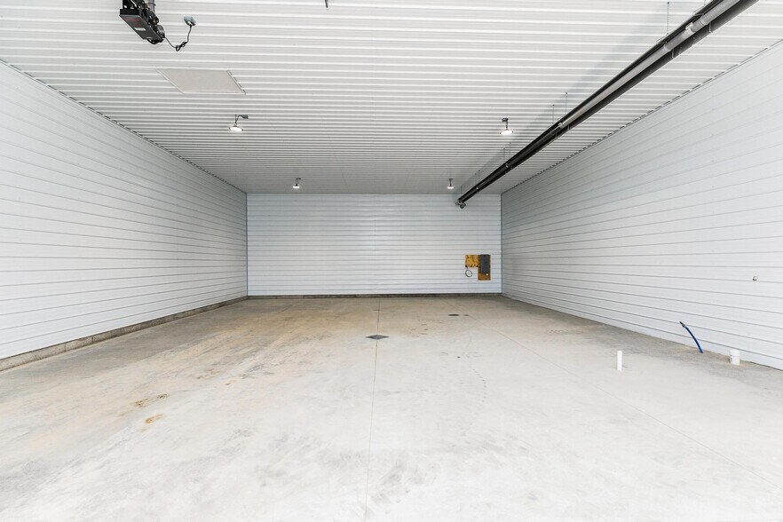 More Photos Of 51 Dale Lee Dr, Palo Industrial For Lease