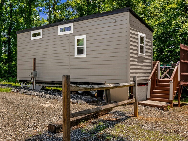 More Photos Of 127 Deer Hill Ln, Weaverville Specialty For Sale