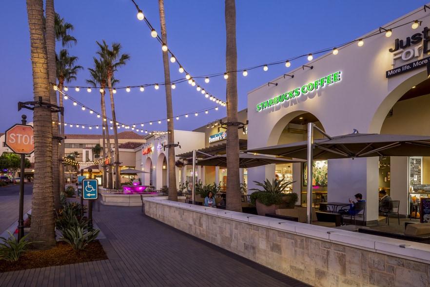 More Photos Of 3433-3545 Del Mar Heights Rd, San Diego Unknown For Lease