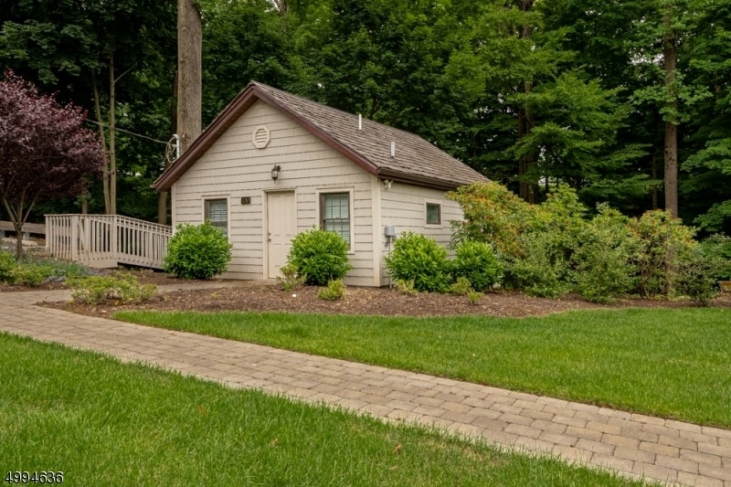 More Photos Of 132 W Greenbrook Rd, North Caldwell Office For Sale