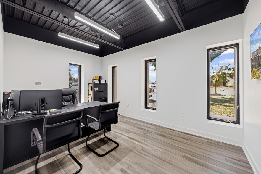 More Photos Of 23936 Industrial Park Dr, Farmington Hills Warehouse For Sale