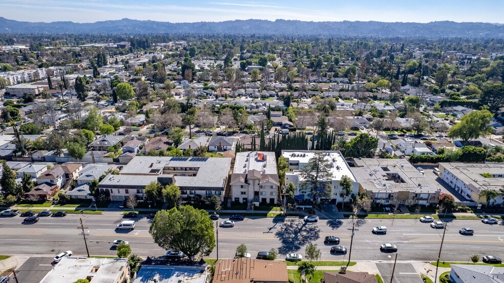 More Photos Of 13430 Victory Blvd, Van Nuys Apartments For Sale