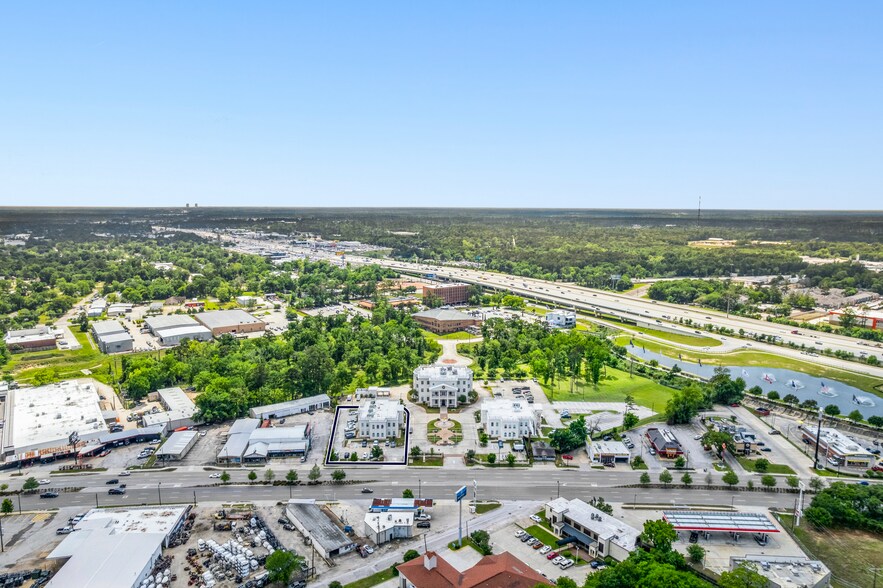 More Photos Of 815 W Davis St, Conroe Office For Sale