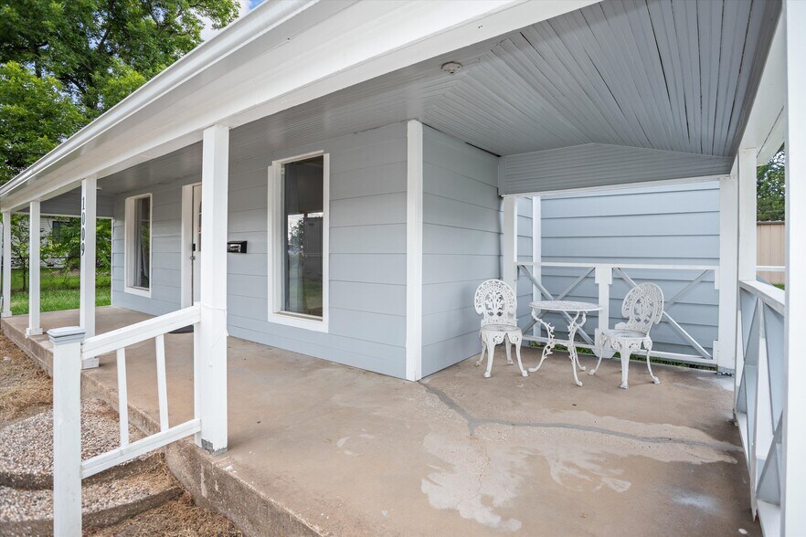 More Photos Of 1009 E Denman Ave, Lufkin General Retail For Sale