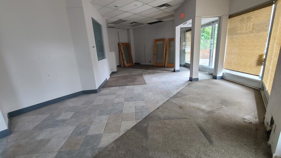 More Photos Of 1192 Marine Dr, North Vancouver District Storefront For Lease