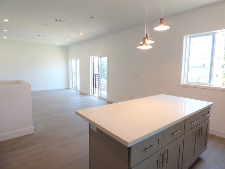 More Photos Of 1256 N Hobart Blvd, Los Angeles Apartments For Sale
