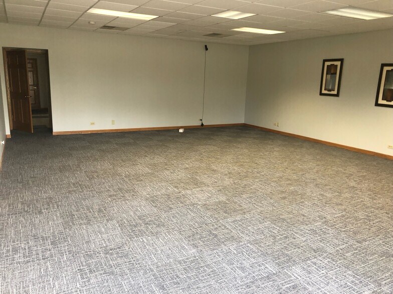 More Photos Of 700 N Peace Rd, Dekalb Light Manufacturing For Sale