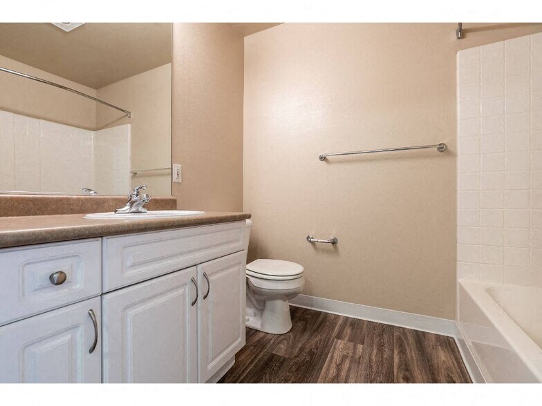 More Photos Of 315 1st Ave W, Seattle Apartments For Lease