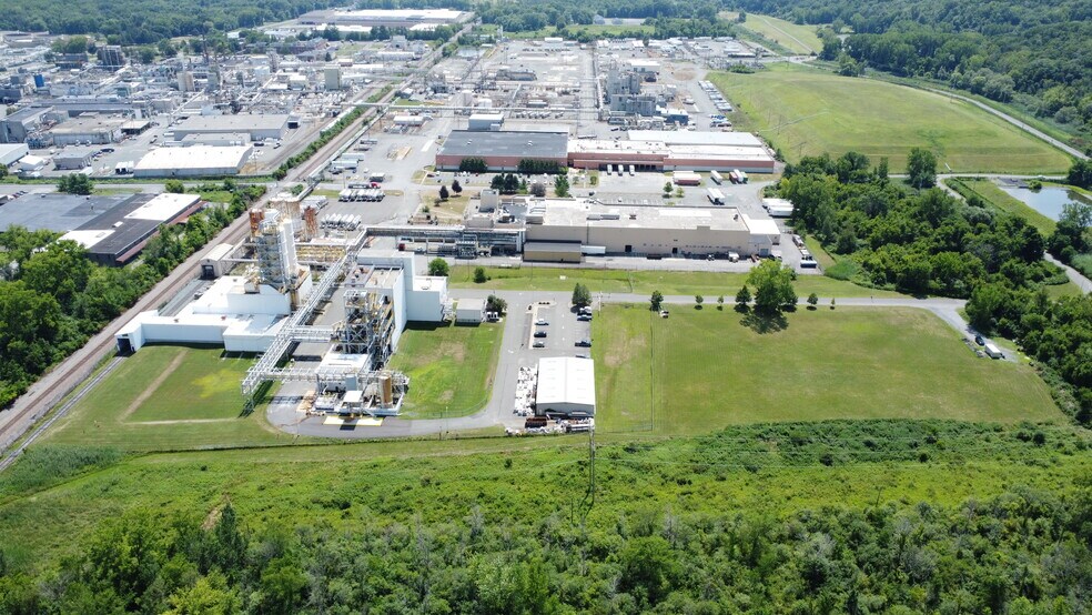 More Photos Of 7 Schoolhouse Ln, Waterford Manufacturing For Sale