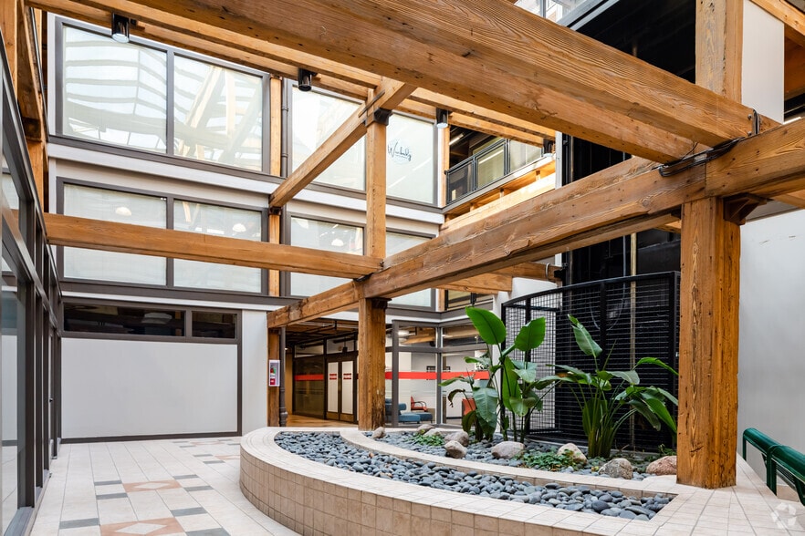 More Photos Of 200-300 E 5th Ave, Naperville Apartments For Lease