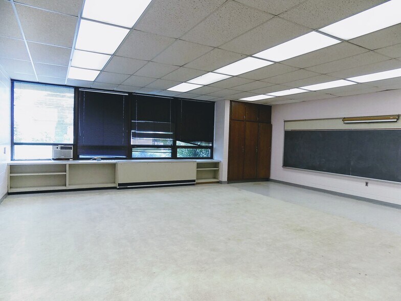 More Photos Of 804 S Purdum St, Kokomo Schools For Sale