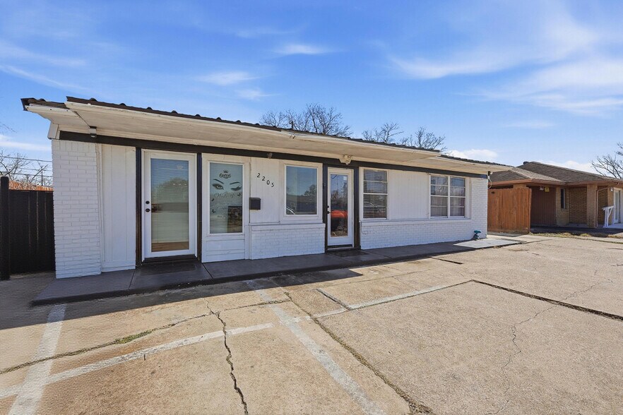 Primary Photo Of 2205 Strawberry Rd, Pasadena Flex For Sale